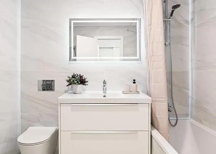 アパート Domillion 2bdr 2bath Lomas33 Cabopino Golf マルベーリャ